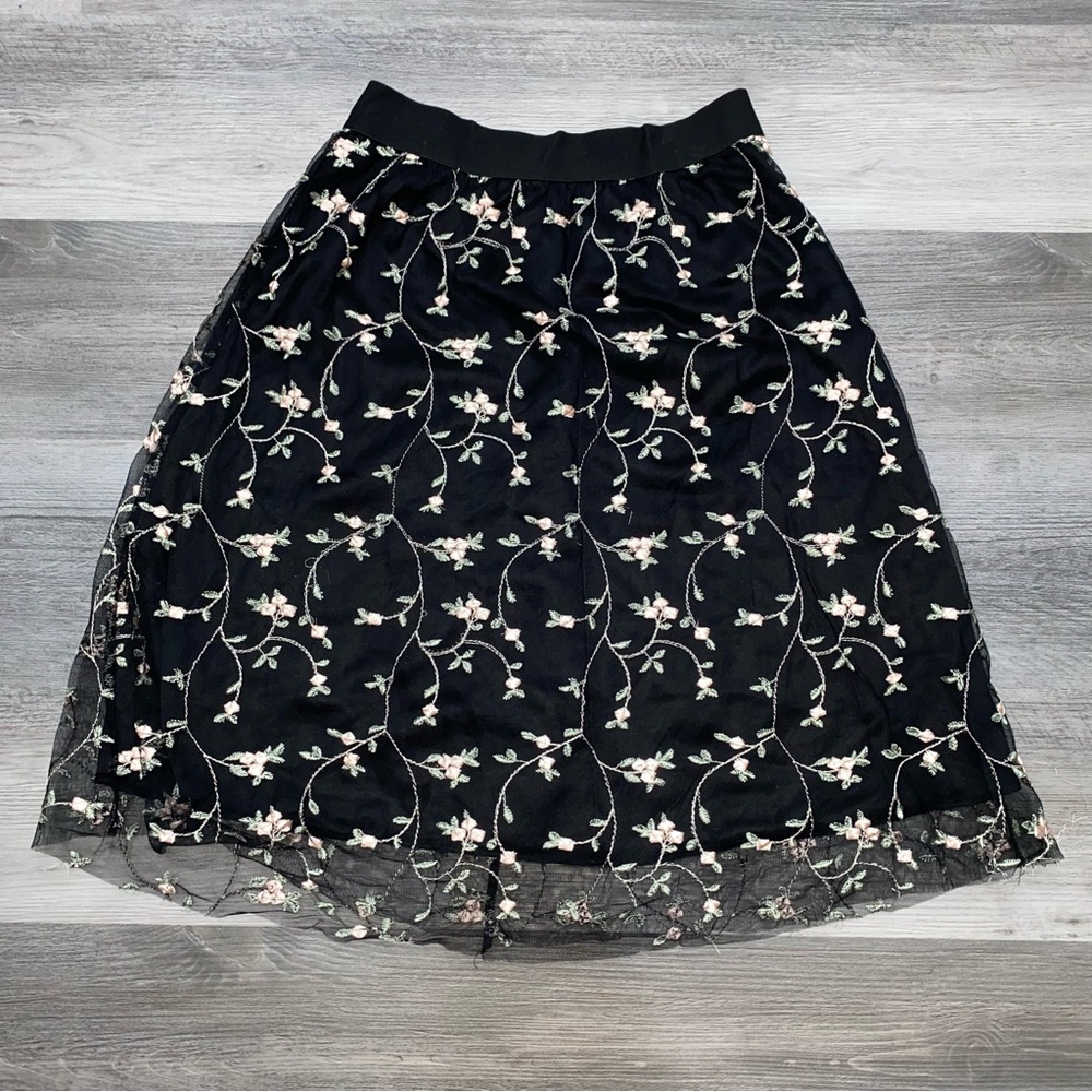 662 Modern Attraction Black Floral Embroidered Mesh Skirt Size Small boho - Picture 2 of 7